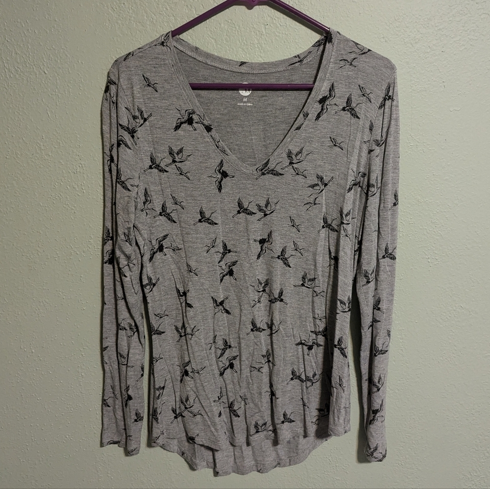 crane printed gray v-neck long sleeve // medium